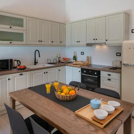 Lucie Apartment *